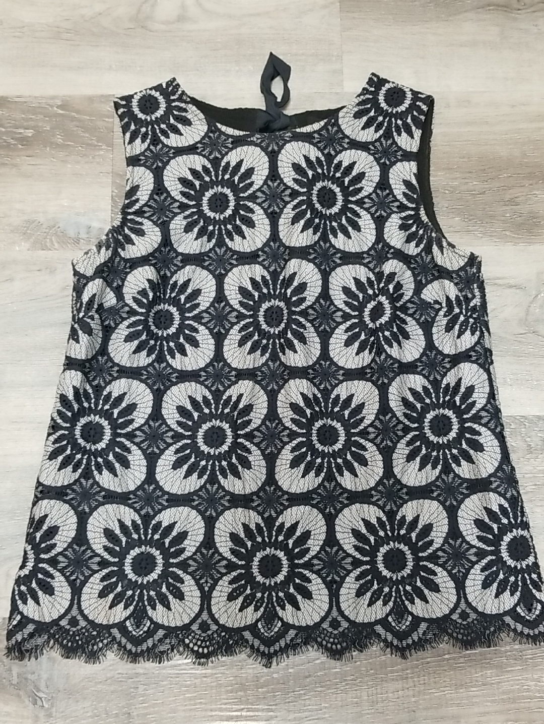 Sleeveless Floral Lace Overlay Top In Black And Gray
